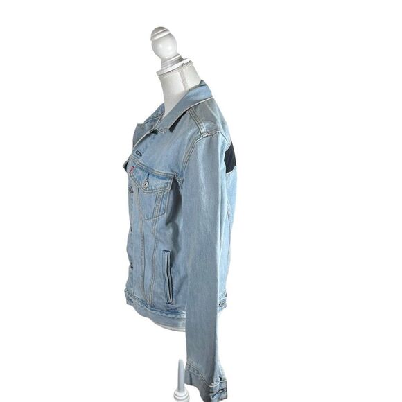 Levi’s Women’s Light Wash Trucker Jacket With Black Knit Stretch Trim - Picture 5 of 6